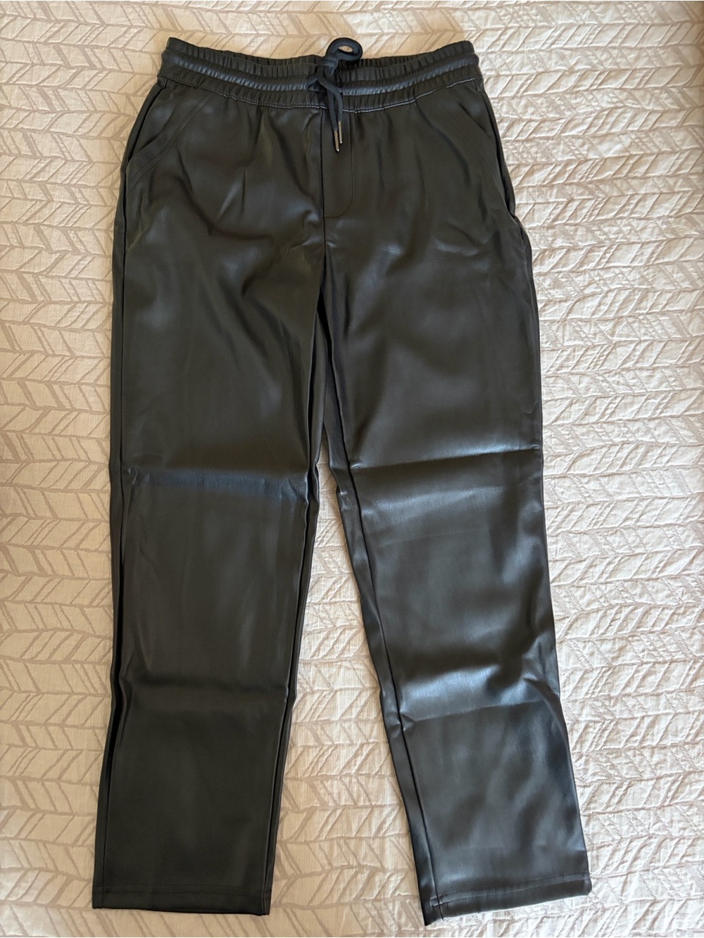 Santiny Black Faux-Leather Cropped Ankle Pants - Medium